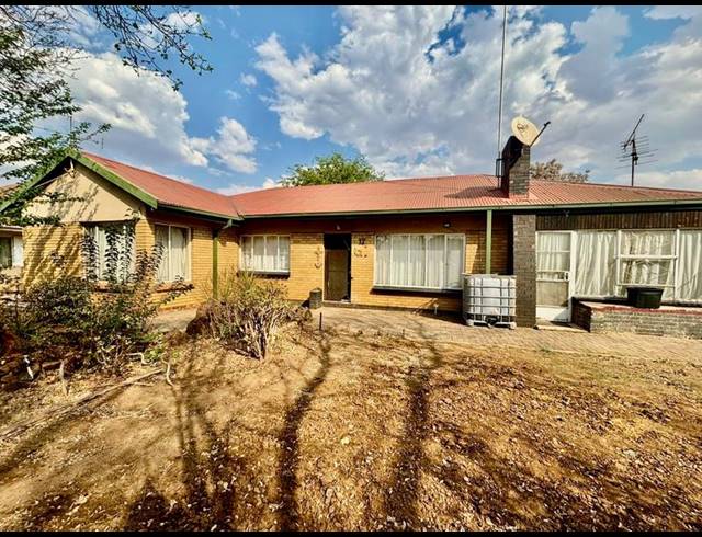 3 BEDROOM HOUSE FOR SALE IN VANDERBIJLPARK CE 2